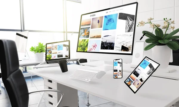 计算机 移动设备和各种办公用品的渲染样机 在办公室展示组合的空中浮动 — 图库照片