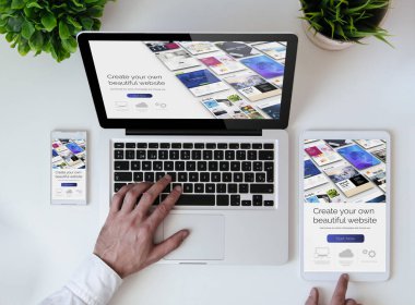 Ofis masa tablet, smartphone ile laptop gösteren Web sitesi Oluşturucu