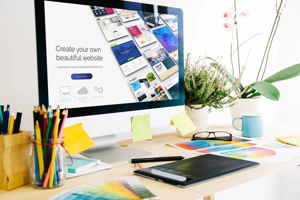 Graphic Design Studio Website Builder Workspace — Stock Photo, Image