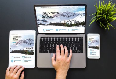 Eller tepkili web tasarım aygıtlarına dokunuyor