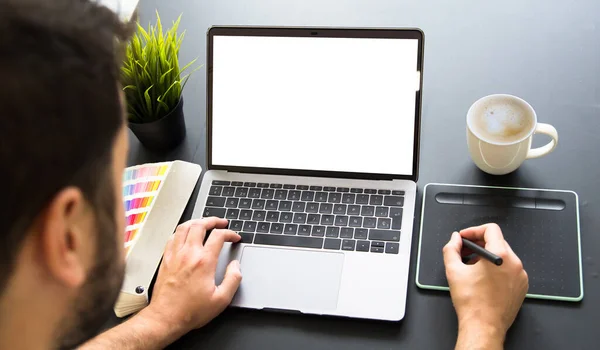 Graphic designer working on laptop — Stock Photo, Image