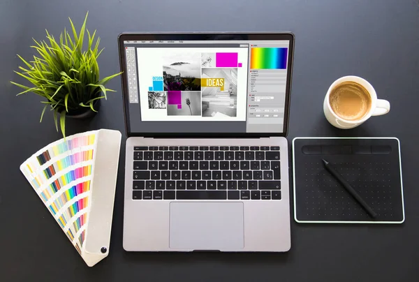 Grafisk Design Skärm Laptop Mockup — Stockfoto