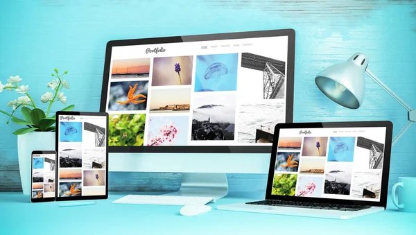 Blauw Responsieve Desktop Met Apparaten Tonen Responsieve Portfolio Website Rendering — Stockfoto