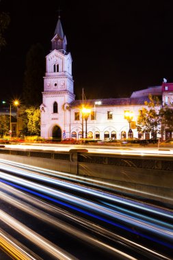 Bucharest Bărăţia kulesinde gece