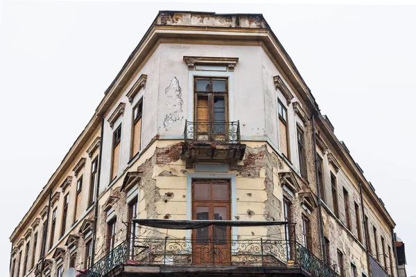 Bucareste arquitetura antiga em ruína — Fotografia de Stock