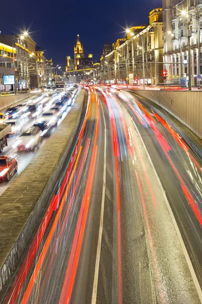 Moskou nacht verkeer — Stockfoto