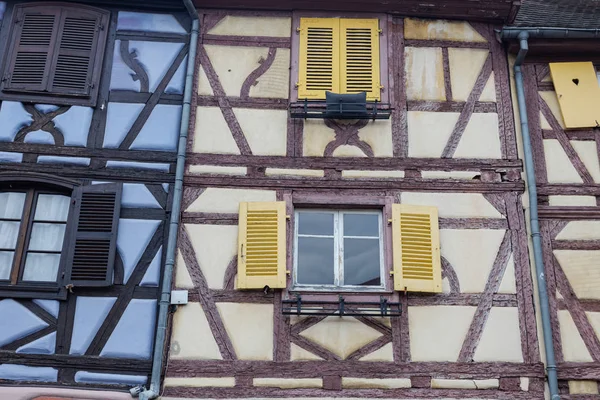 Πρόσοψη σπιτιού της Colmar στην Αλσατία Γαλλία — Φωτογραφία Αρχείου