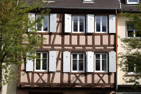 Huset fasad Colmar i Alsace Frankrike — Stockfoto