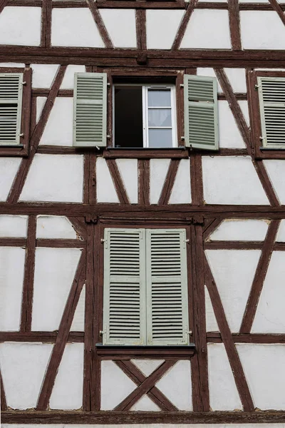 Πρόσοψη σπιτιού της Colmar στην Αλσατία Γαλλία — Φωτογραφία Αρχείου