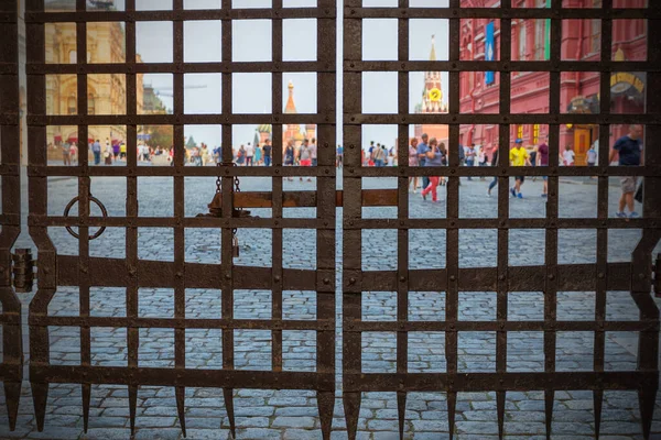 Closed gates in Red Square — Stock Photo, Image