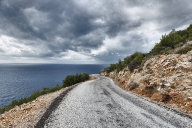 Dağlarda bir yere güzel yol