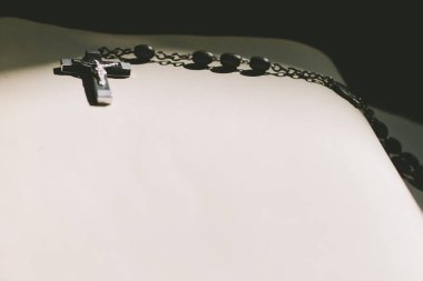 Bir haç ile bir açık İncil kitap