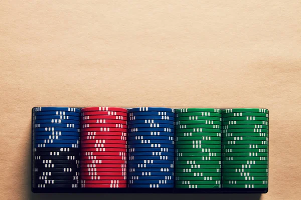 Poker Chip Adet Kimse Ile Kumar — Stok fotoğraf