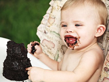 küçük kızın doğum günü partisi