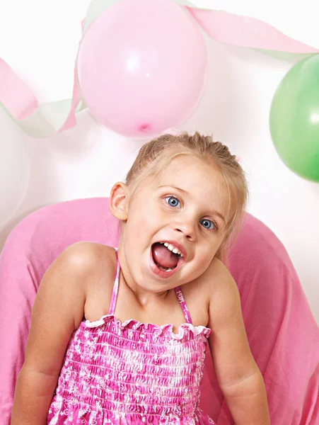 Ein Kleines Mädchen Auf Ihrer Geburtstagsparty — Stockfoto
