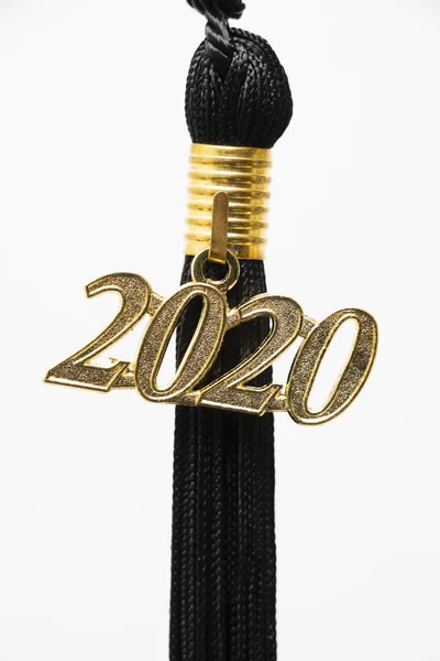 2020 mezuniyet püskülleri kimseyle yakın değil.. 