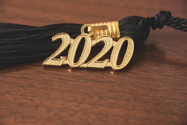 2020 mezuniyet püskülleri kimseyle yakın değil.. 