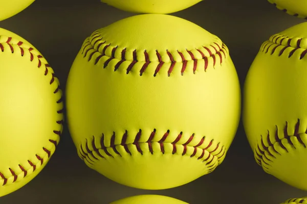 Fastpitch Softball Bälle Hintergrund Nahaufnahmen lizenzfreie Stockbilder