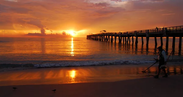 See lohnt den Sonnenaufgang — Stockfoto