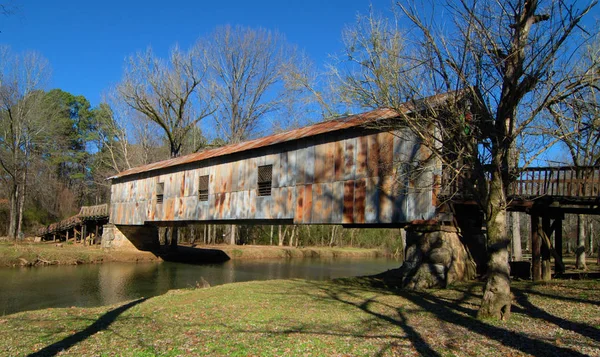 歴史あるKymulga Bridge Grist Mill — ストック写真