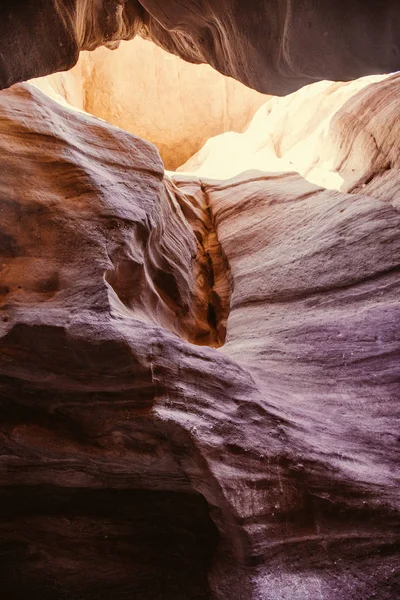 Cañón rojo en el Israelil y las luces del sol — Foto de Stock