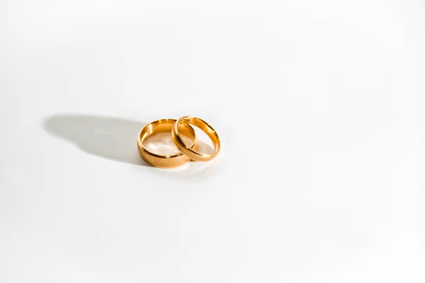 Dva Zlaté Svatební Prsteny Royalty Free Stock Fotografie