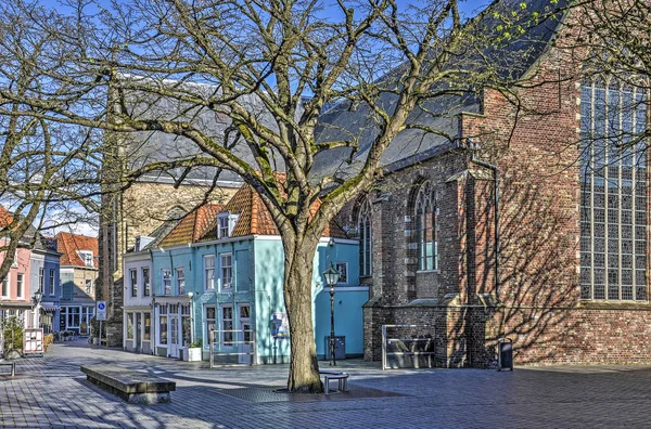 Medeltida Hus Målade Ljusblå Byggd Mot Kyrkan Den Gamla Centrum — Stockfoto