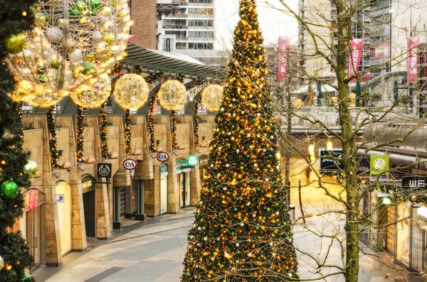 Kerstboom Andere Decoraties Verlaten Koopgoot Shopping Mall December — Stockfoto