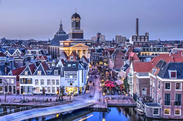 Leiden Países Bajos Febrero 2018 Vista Nocturna Stille Mare Hartebrugkerk —  Fotos de Stock