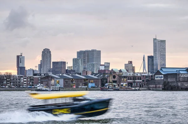 Rotterdam Netherlands Maart 2018 Een Karakteristiek Geel Zwart Watertaxi Haasten — Stockfoto