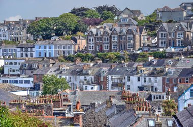 Çatıları ve baca St.Ives, Cornwall tepelik bir mahallede