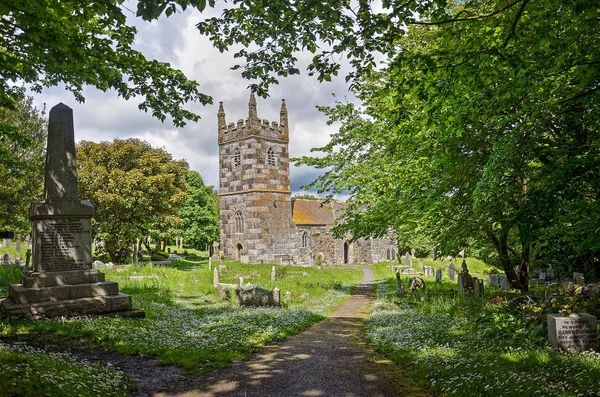 Ještěrka Cornwall Velká Británie Květen 2014 Kostel Hřbitov Svěžím Prostředí — Stock fotografie