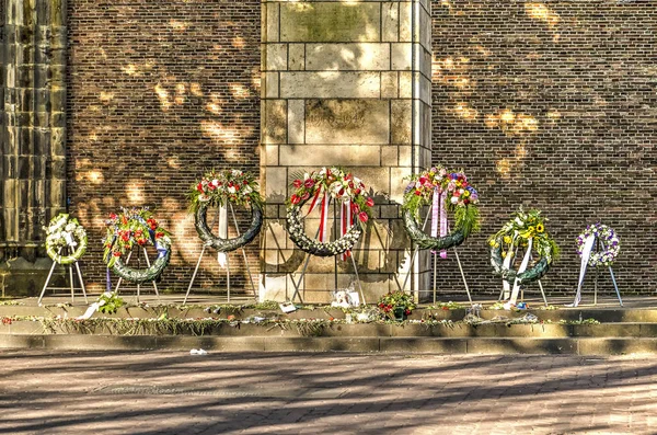 Utrecht Nederland Mei 2018 Rij Van Kransen Bij Het Monument — Stockfoto