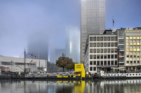 Rotterdam Oktober 2016 Zicht Wijnhaven Haven Met Een Gele Steiger — Stockfoto