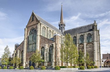 Goes, The Netherlands, 9 Ekim 2019: Manzara güneybatıdan 14. yüzyıl Grote Kerk, ya da Mary Magdalene Kilisesi 'ne doğru.