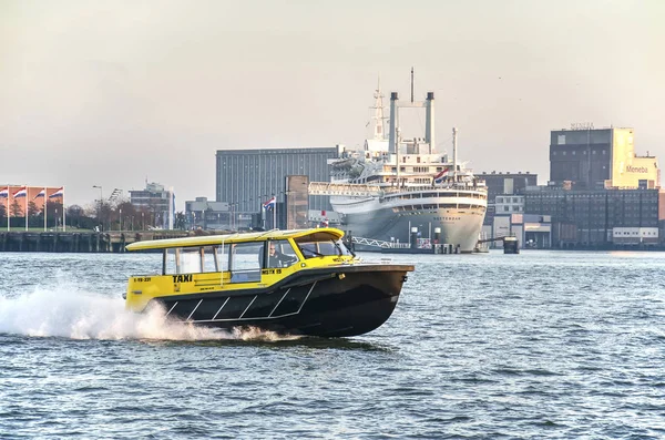 Rotterdam Paesi Bassi Dicembre 2019 Taxi Acqueo Rapido Giallo Nero — Foto Stock