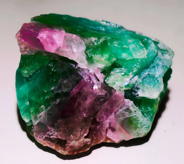 Pedra Verde Cristal Fluorite Magenta Fundo Preto — Fotografia de Stock