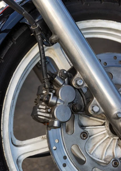 Тяжёлое Колесо Мотоцикла Дисковыми Тормозами Крупным Планом — стоковое фото