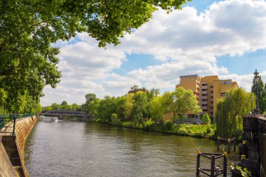 mavi nehir, Almanya ile güzel Potsdam şehrinin fotoğraf