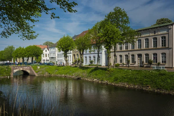 Malowniczy Widok Kolorowe Domy Pobliżu Rzeki Friedrichstadt Schleswig Holstein — Zdjęcie stockowe