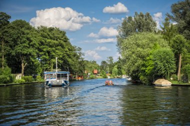 mavi nehir, Almanya ile güzel Potsdam şehrinin fotoğraf