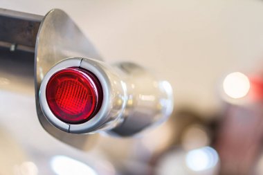 Stop lambası yakın atış