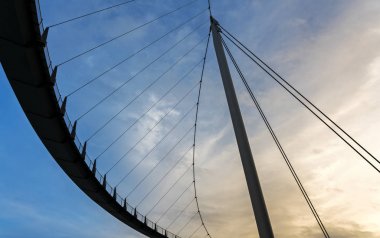 Köprü inşaatı gündüz vurdu 