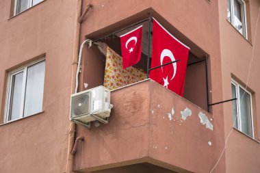 Türkiye'nin bayrak ile Caddesi'ndeki binanın fotoğraf 