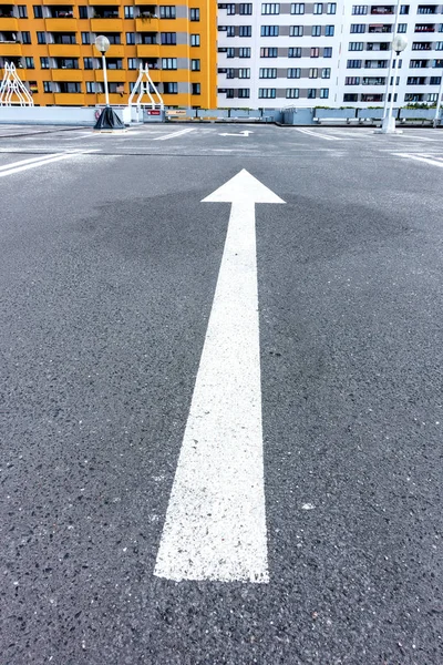 Beyaz Yol Işaret Açık Yakın Çekim Fotoğraf — Stok fotoğraf