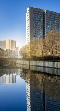 Fotoğrafını Berlin city, Almanya Nehri yakınında daireler