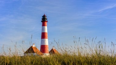 deniz feneri alanında mavi gökyüzü ile fotoğraf