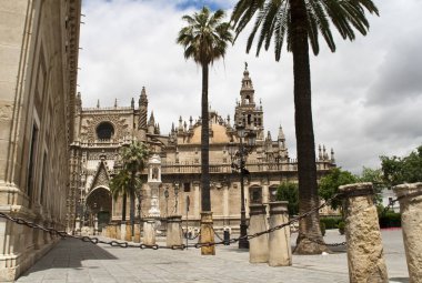 See daha çok bilinen adıyla Seville Katedrali, Saint Mary Katedrali olan Roma Katolik Katedrali Sevilla, İspanya