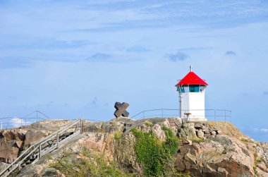 Deniz feneri ve liman Lysekil, Bohuslan, İsveç.