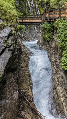 Şaşırtıcı dağlar manzara ateş